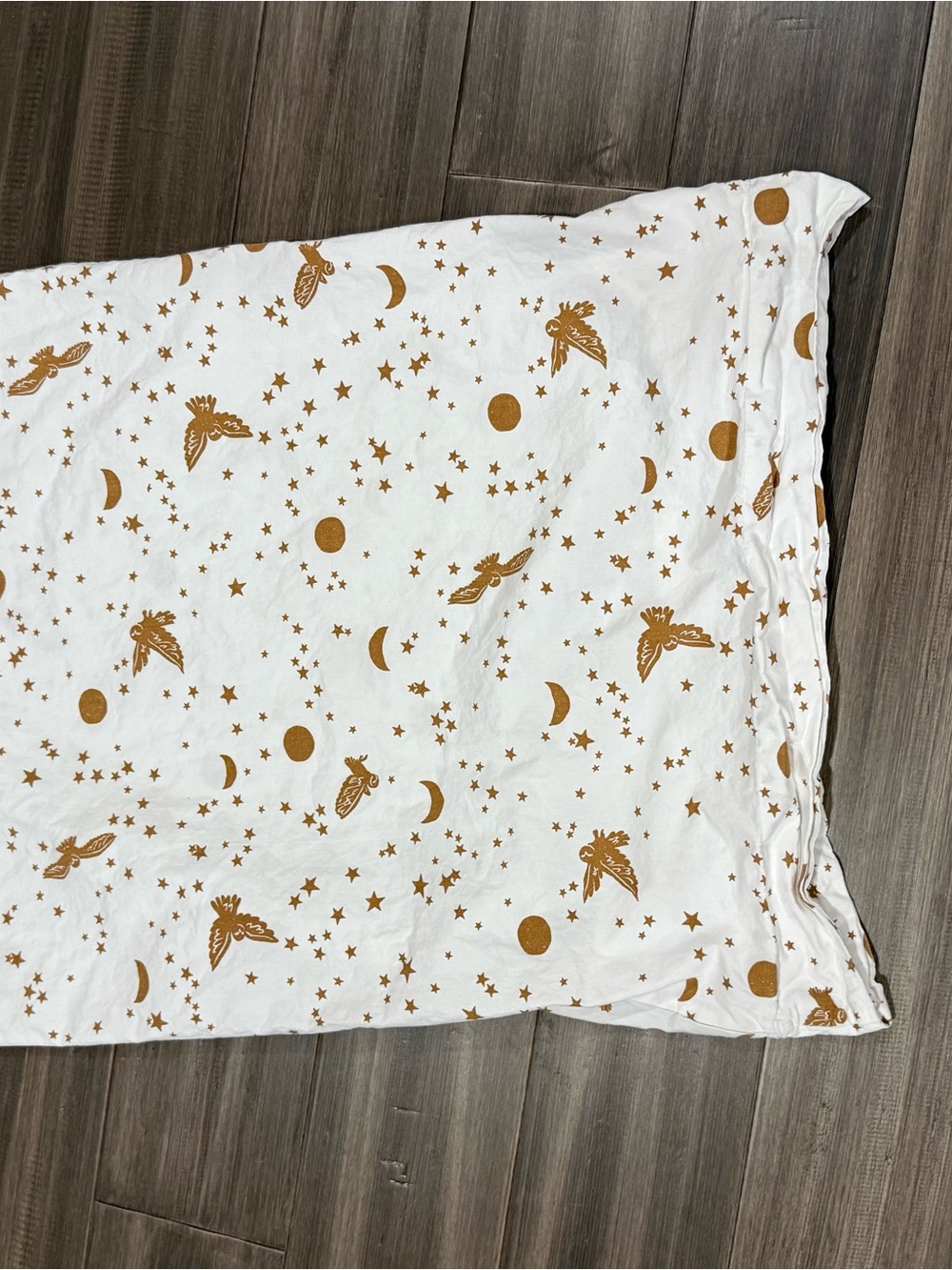 Pottery Barn Cream Sheets with Gold Owl, Star & Moon Print Harry Potter - Picture 3 of 6